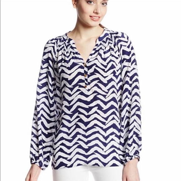 Lilly Pulitzer Elsa Silk Top in Navy & White
Seagull Print - Picture 1 of 16